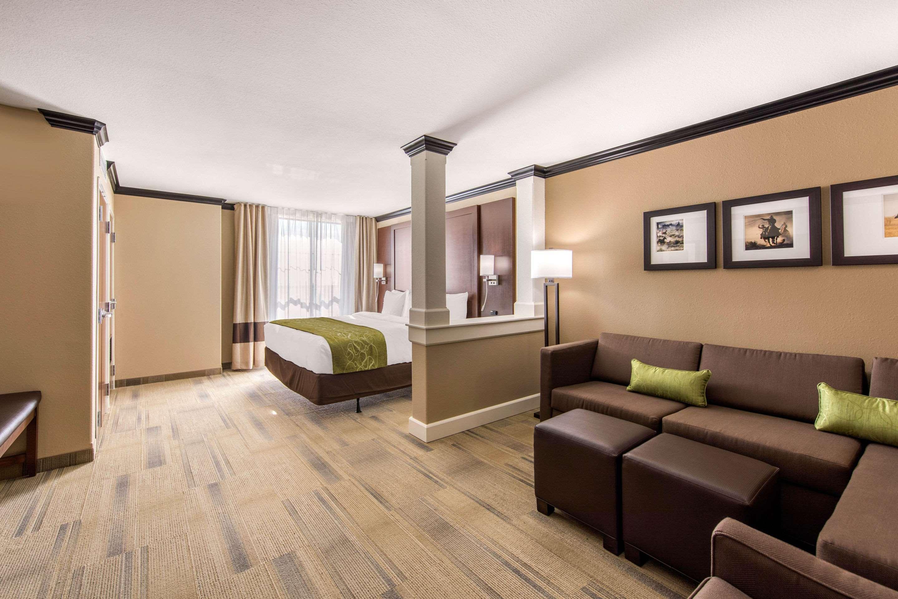 Comfort Suites Liberal Exterior photo